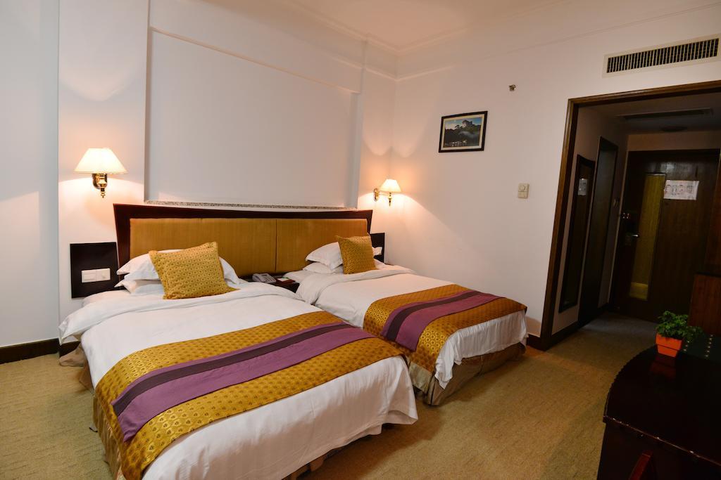 Baodao Exhibition Center Hotel Уйишань Номер фото