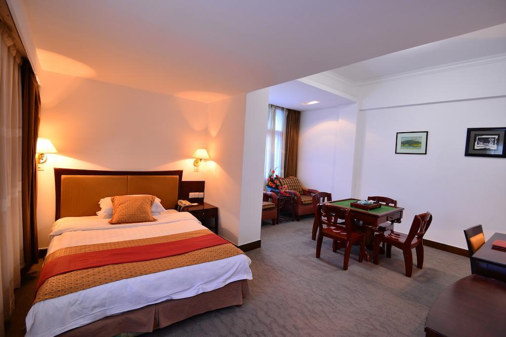 Baodao Exhibition Center Hotel Уйишань Номер фото