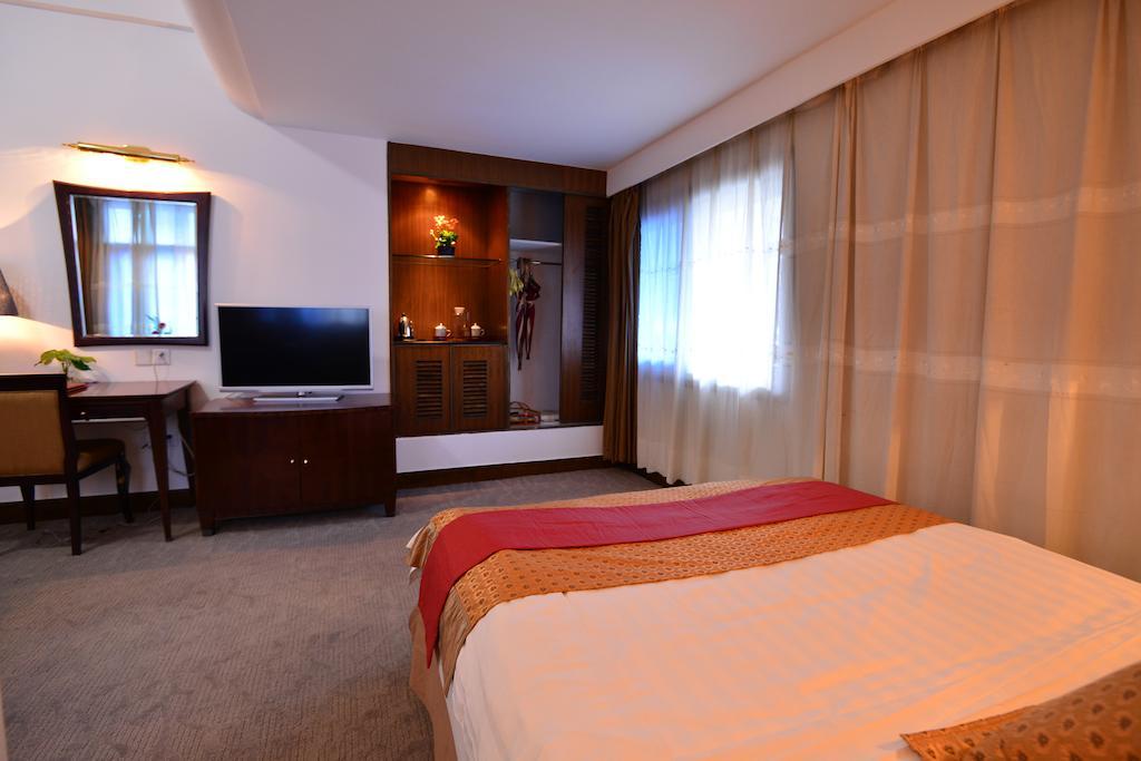 Baodao Exhibition Center Hotel Уйишань Номер фото